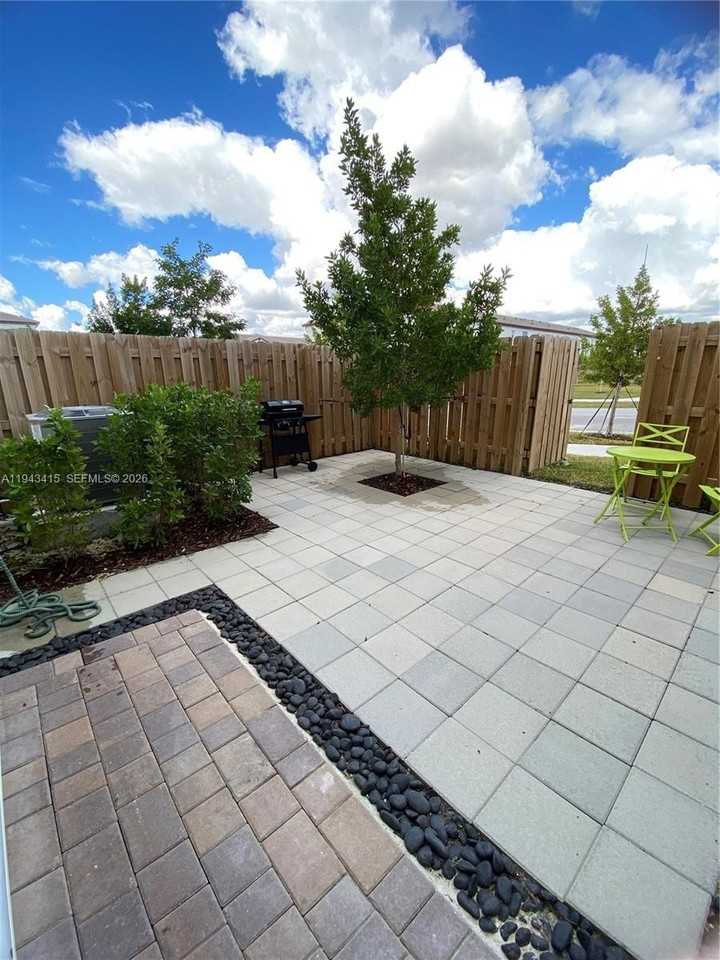 2627 Se 28th Dr - Photo 5 of 22