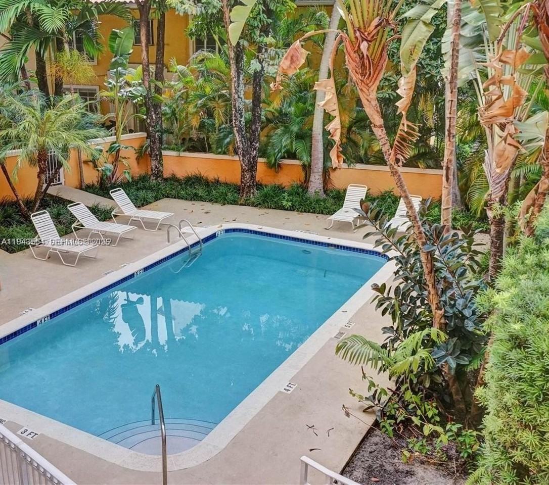 1 Alhambra Cir #203 - Photo 4 of 18