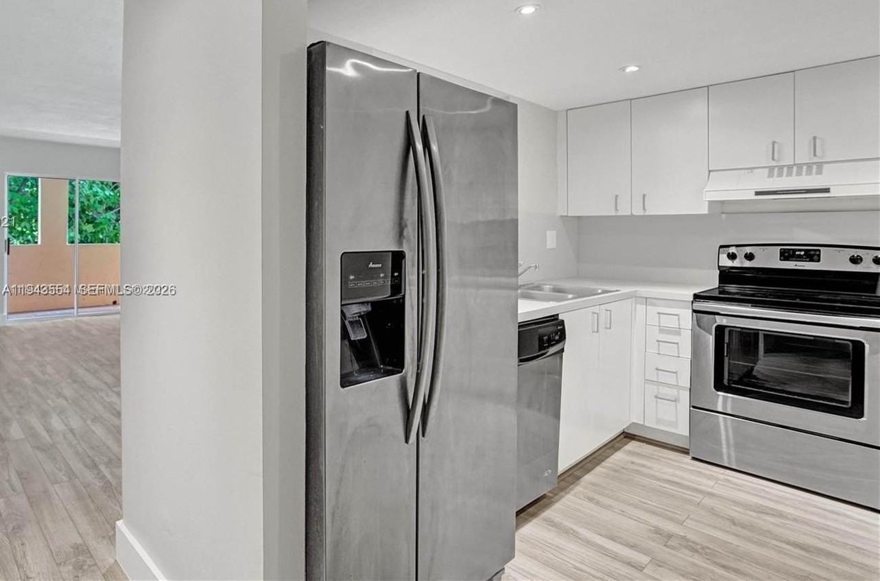 1 Alhambra Cir #203 - Photo 7 of 18