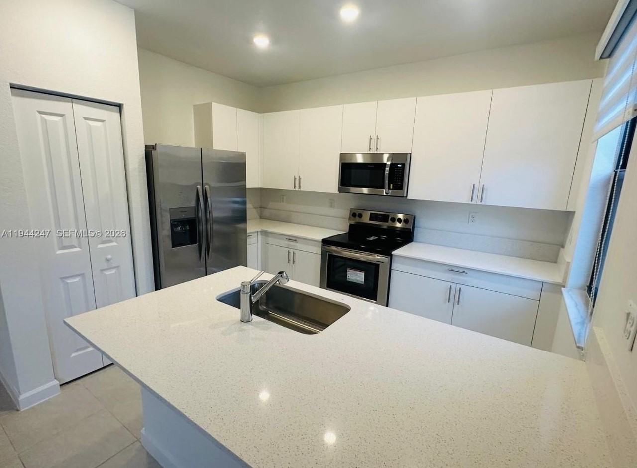 23141 Sw 131st Ave - Photo 4 of 14