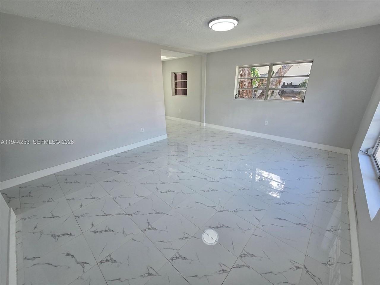 1320 Ne 211th Ter - Photo 7 of 50