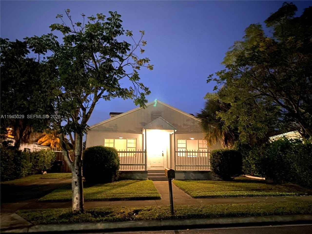 643 33rd St - Photo 3 of 13