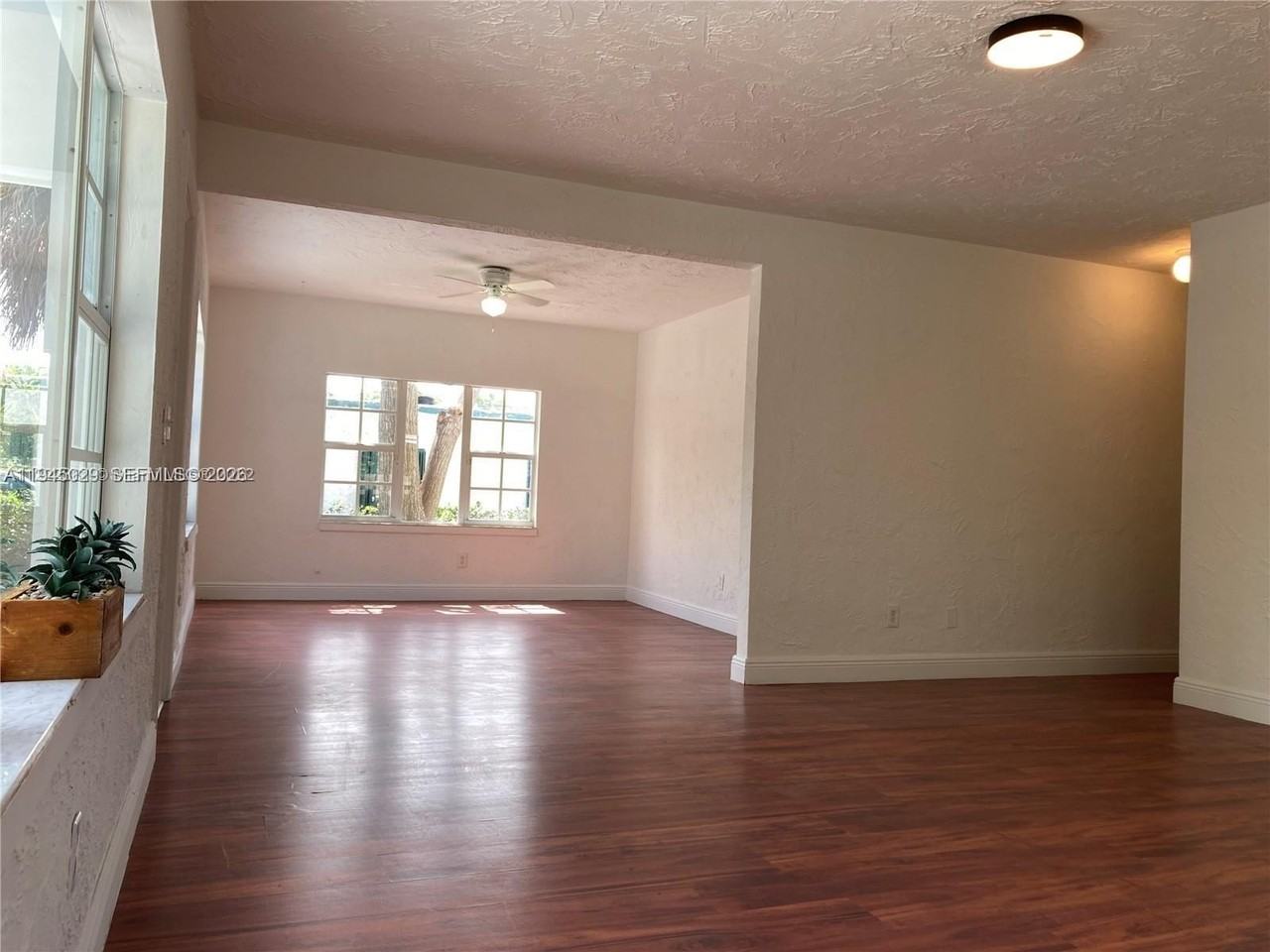 643 33rd St - Photo 4 of 13