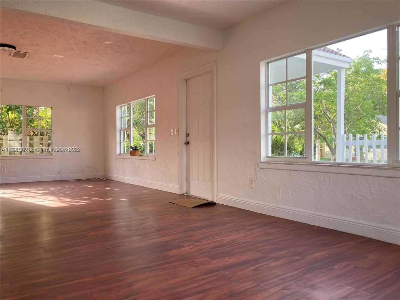 643 33rd St - Photo 5 of 13