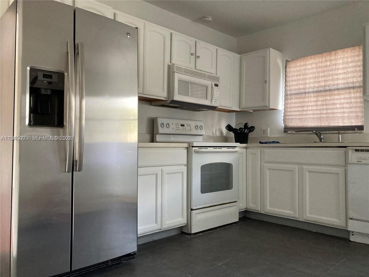 643 33rd St - Photo 6 of 13