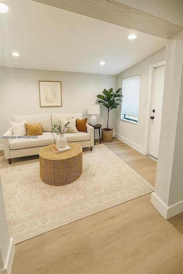 1400 Ne 43rd Ct #0 - Photo 3 of 12