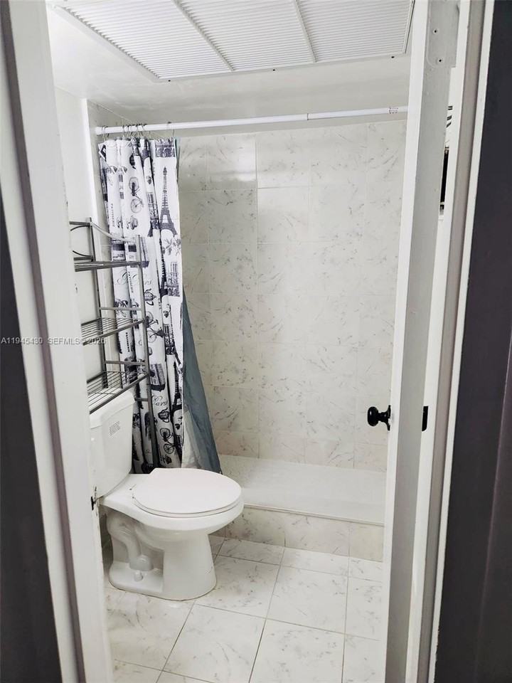 4101 Nw 26th St #258 - Photo 6 of 10