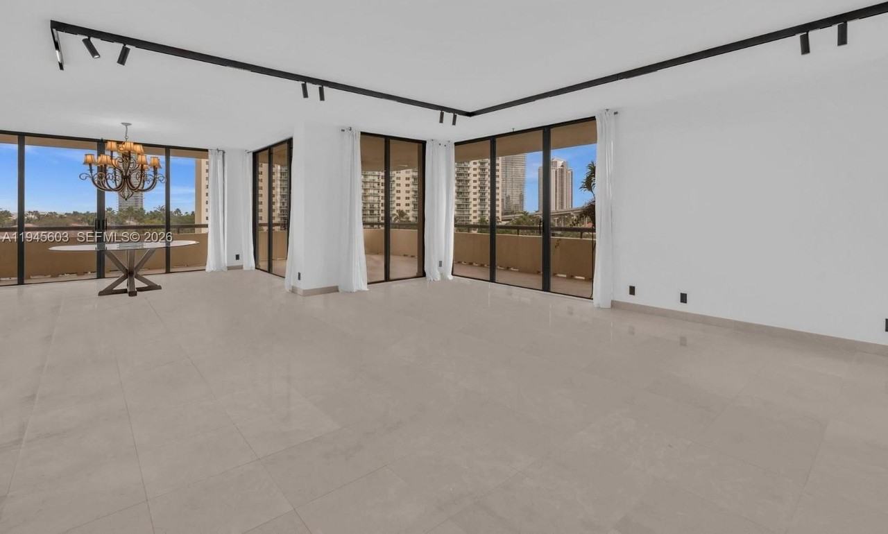 19355 Turnberry Way #3J - Photo 3 of 23