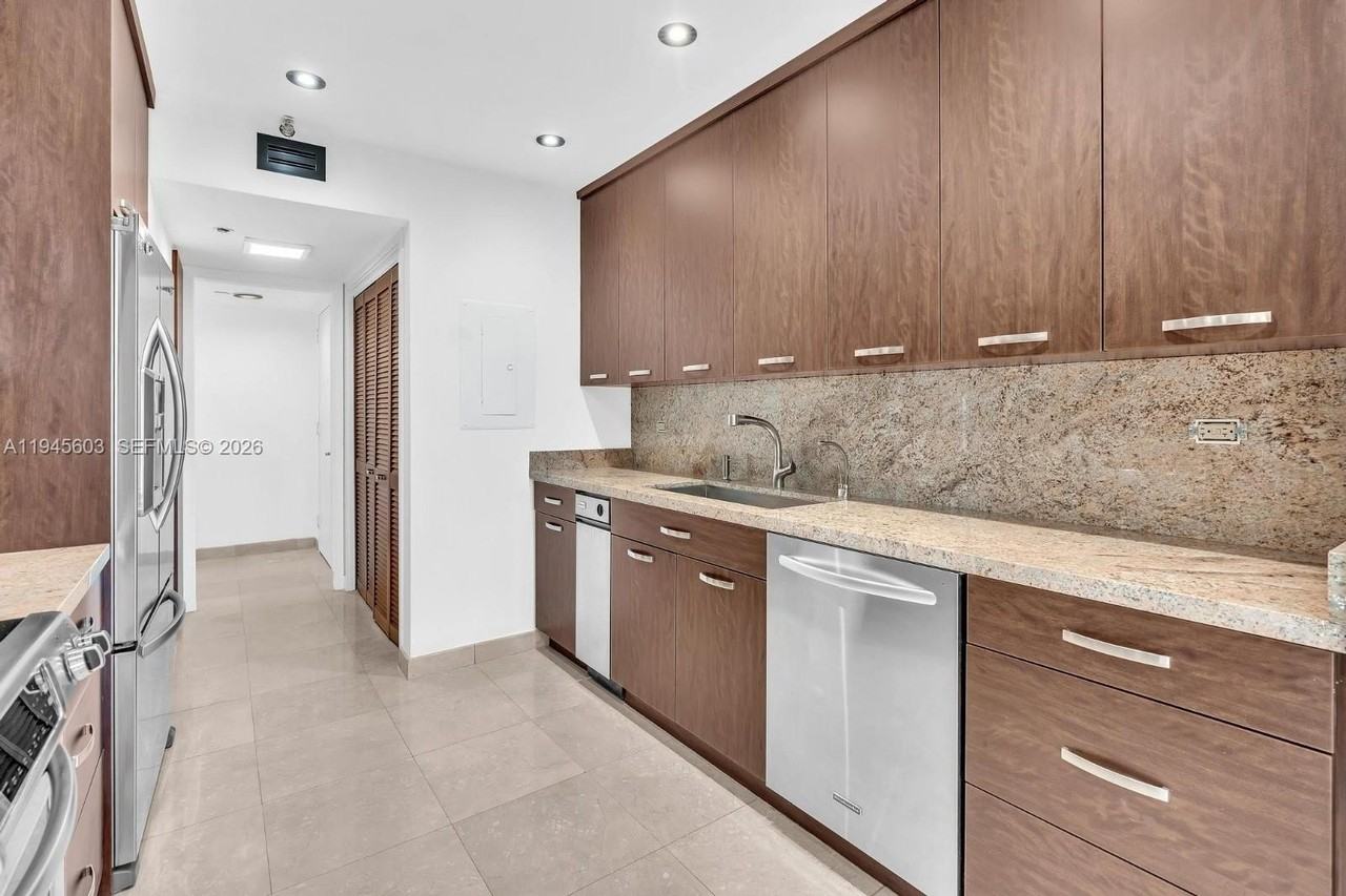 19355 Turnberry Way #3J - Photo 5 of 23