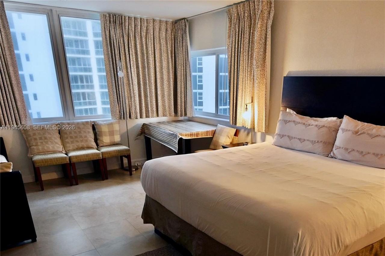 19201 Collins Ave #726 - Photo 3 of 6