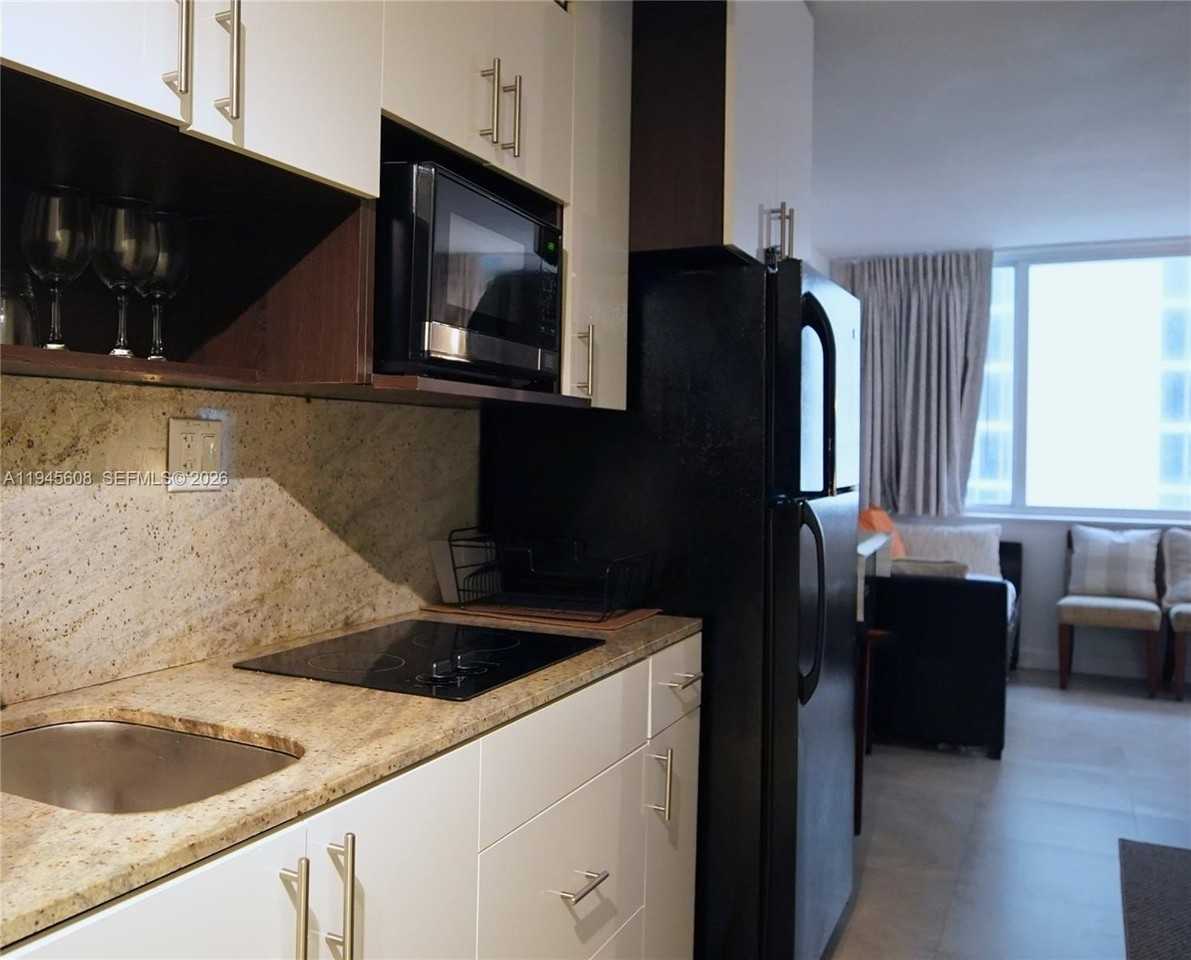 19201 Collins Ave #726 - Photo 4 of 6