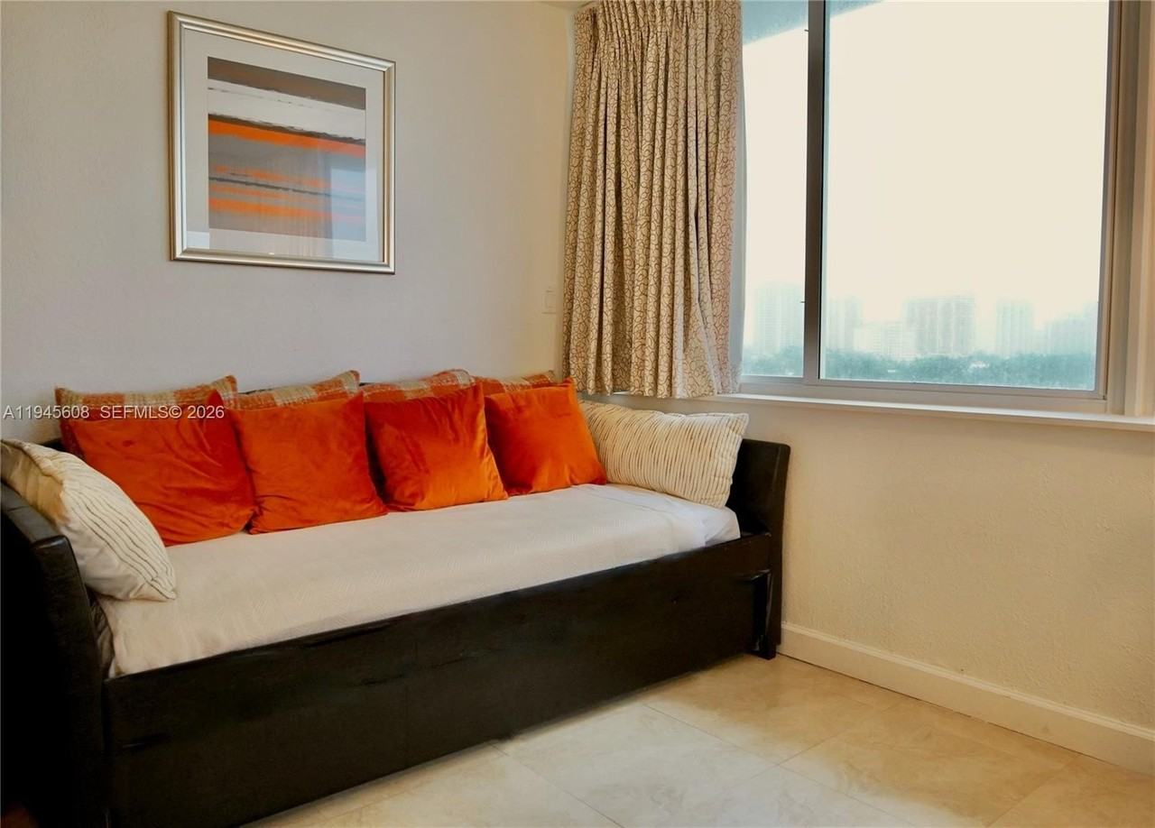 19201 Collins Ave #726 - Photo 6 of 6