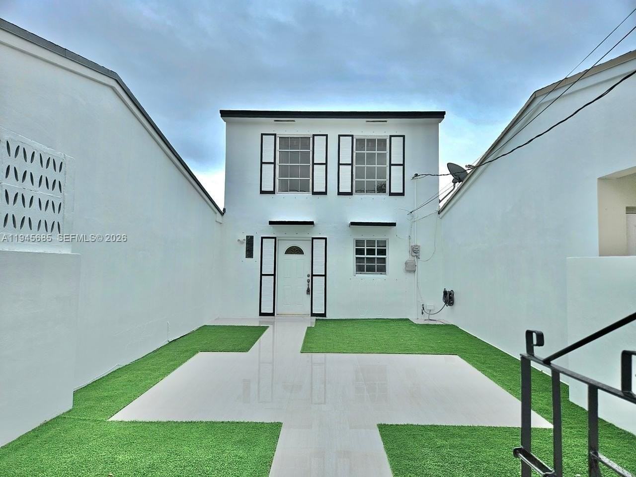 0000 W 00000 #0 - Photo 2 of 21