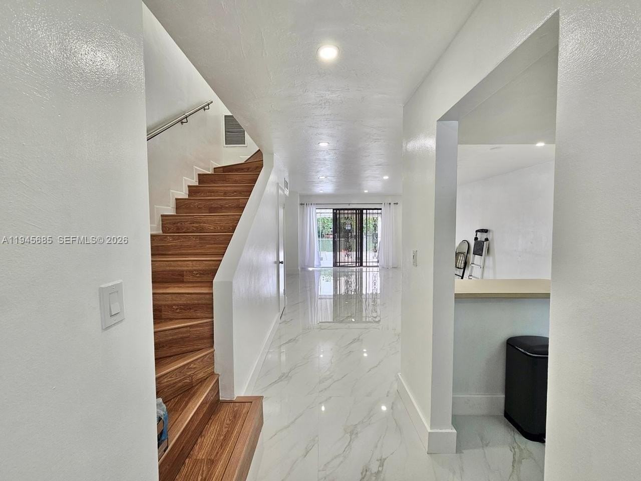 0000 W 00000 #0 - Photo 4 of 21