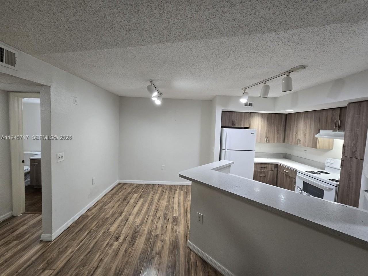 12730 Vista Isles Dr #815 - Photo 3 of 17