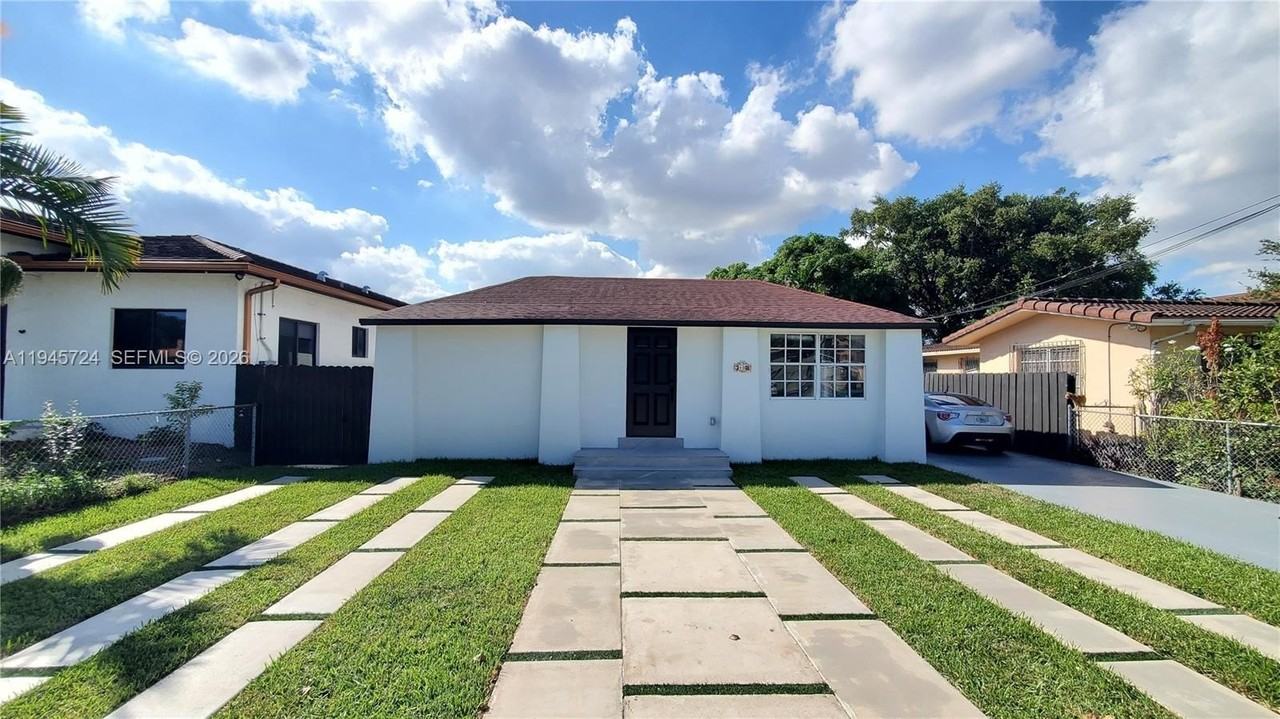 40 Sw 34th Ave #A - Photo 3 of 15