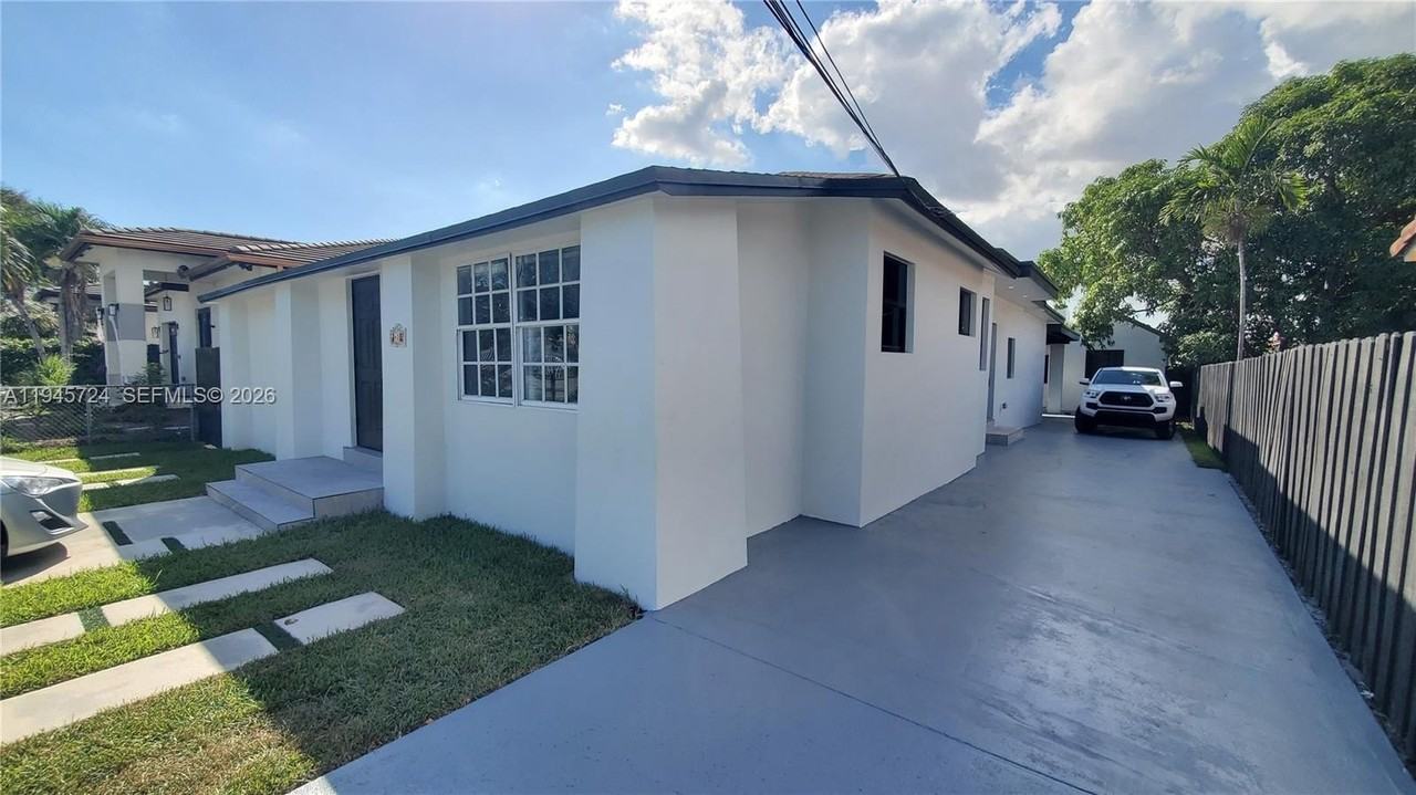 40 Sw 34th Ave #A - Photo 4 of 15