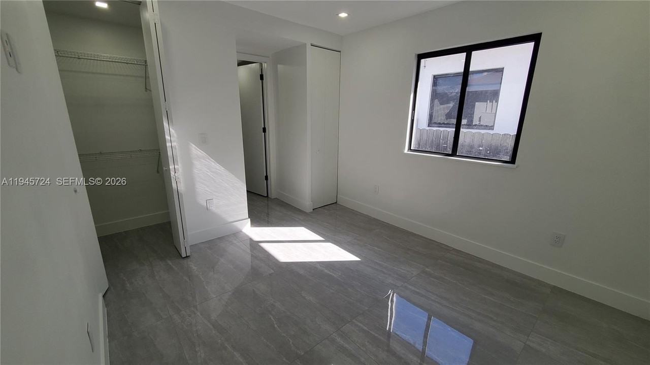 40 Sw 34th Ave #A - Photo 7 of 15