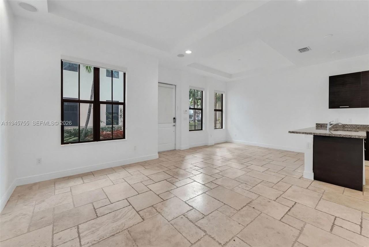 8453 Nw 51st Ter #8453 - Photo 6 of 27