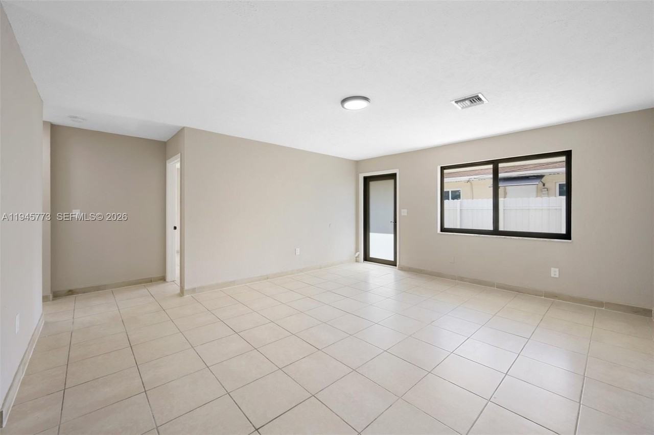 511 Nw 93rd St #513 - Photo 6 of 21