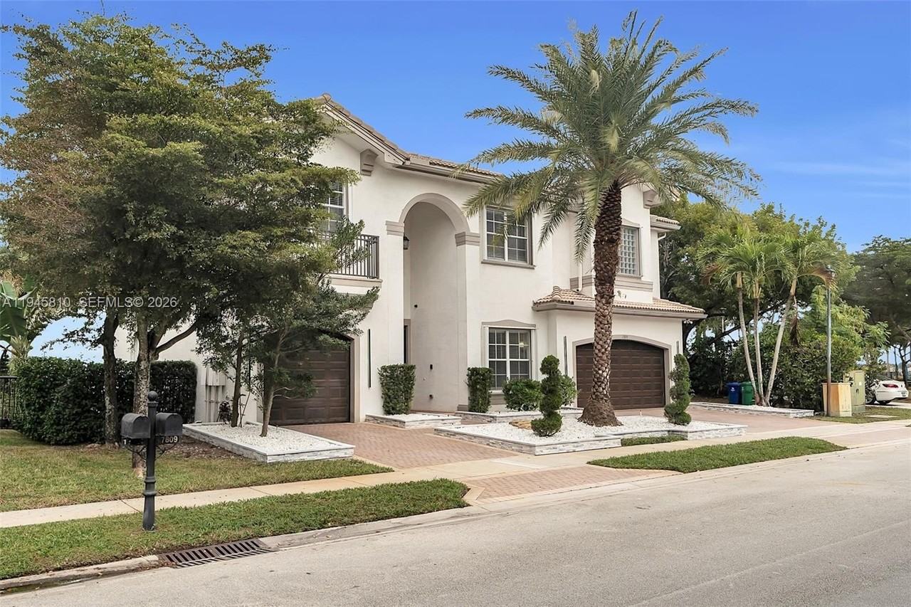 17809 Sw 54th St - Photo 3 of 50