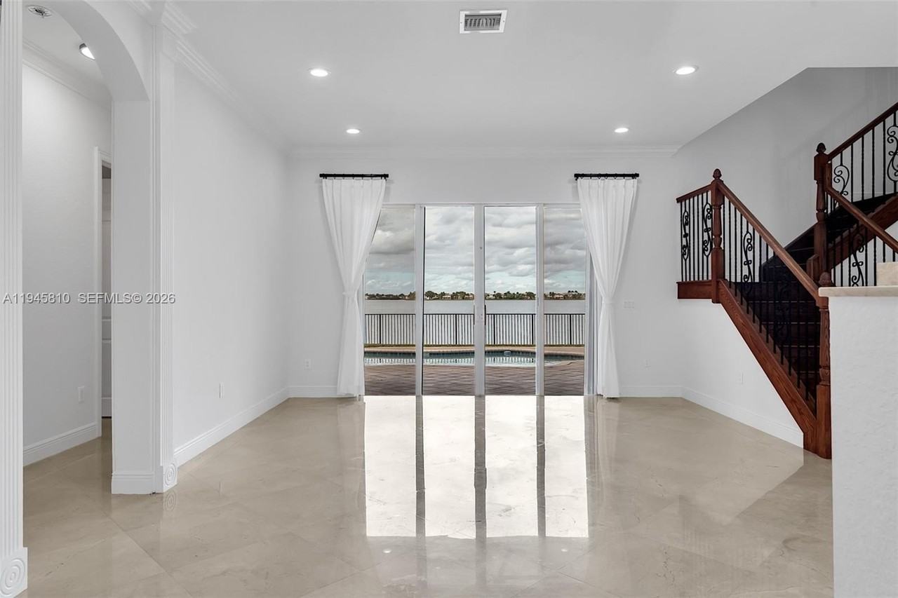 17809 Sw 54th St - Photo 4 of 50