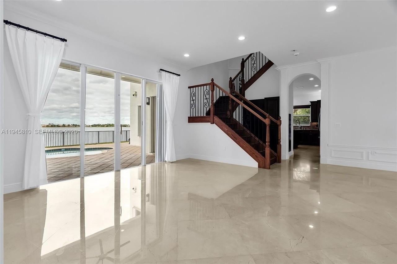 17809 Sw 54th St - Photo 6 of 50