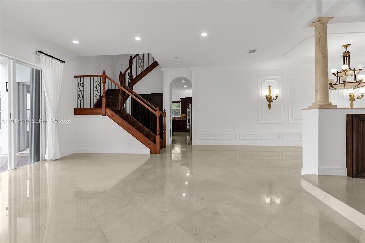 17809 Sw 54th St - Photo 7 of 50