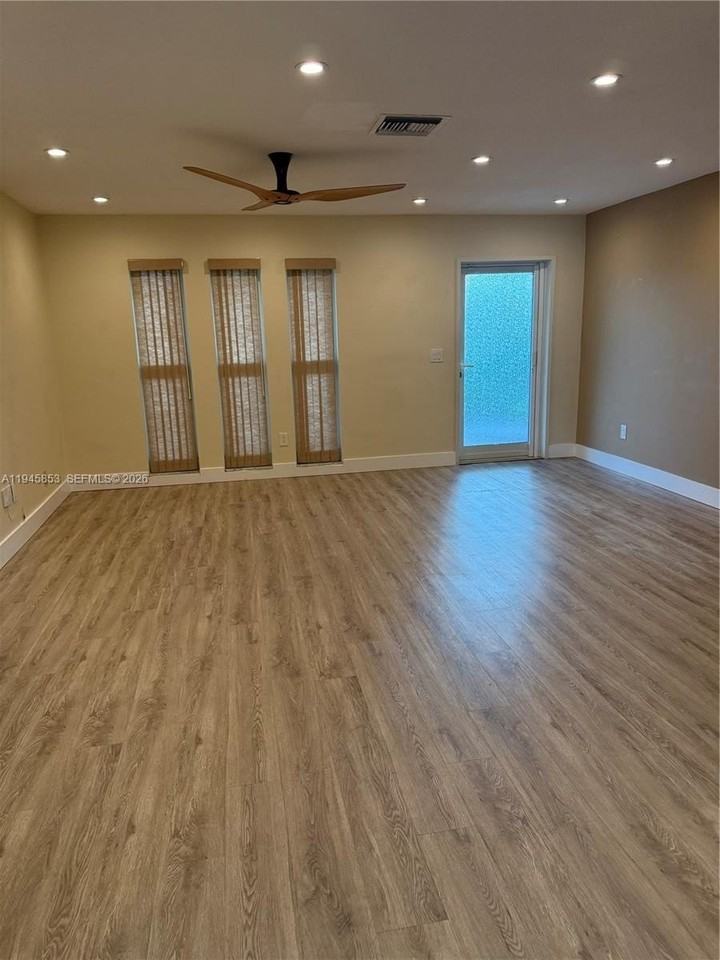 407 Se 4th Ter #407 - Photo 3 of 16