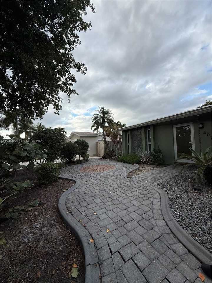 407 Se 4th Ter #407 - Photo 4 of 16