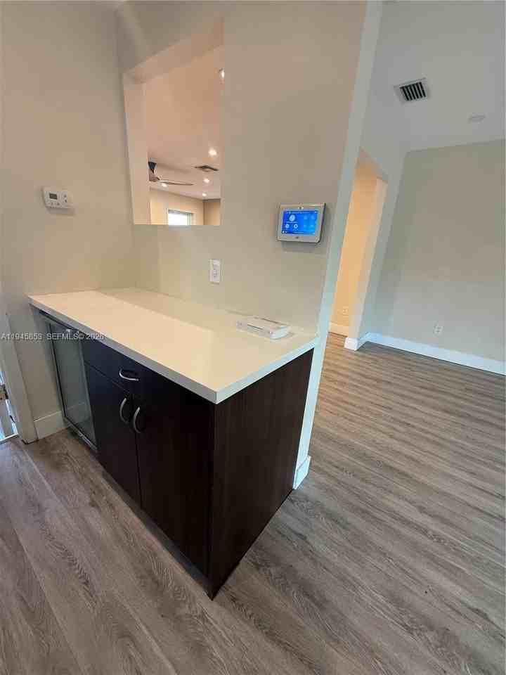 407 Se 4th Ter #407 - Photo 5 of 16