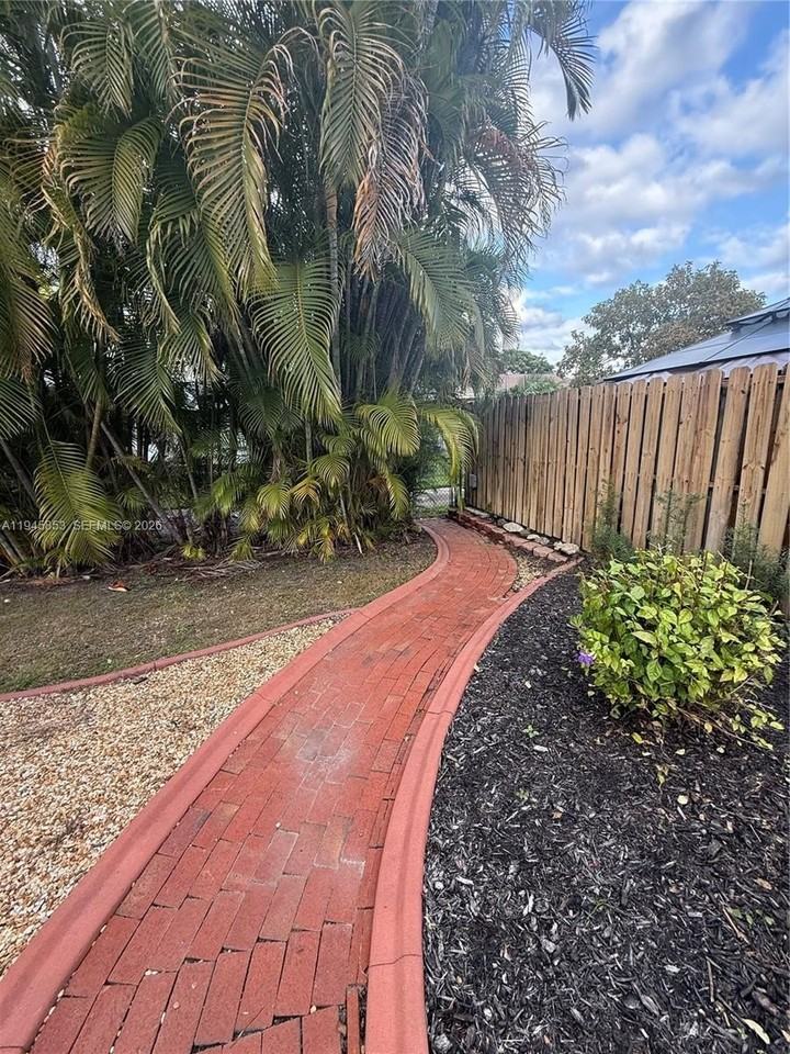 407 Se 4th Ter #407 - Photo 7 of 16