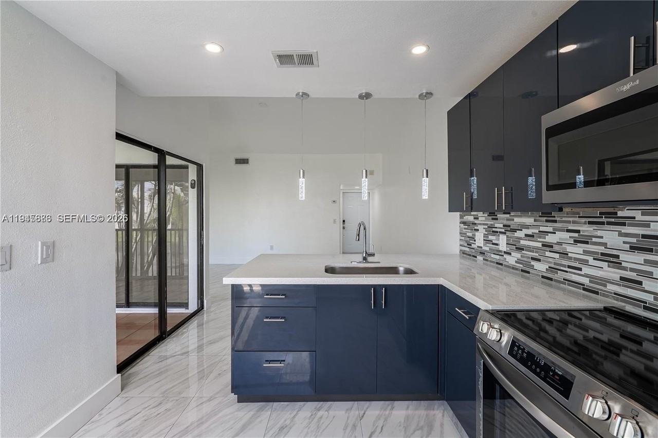 1031 Adams Ave #1031I - Photo 2 of 31