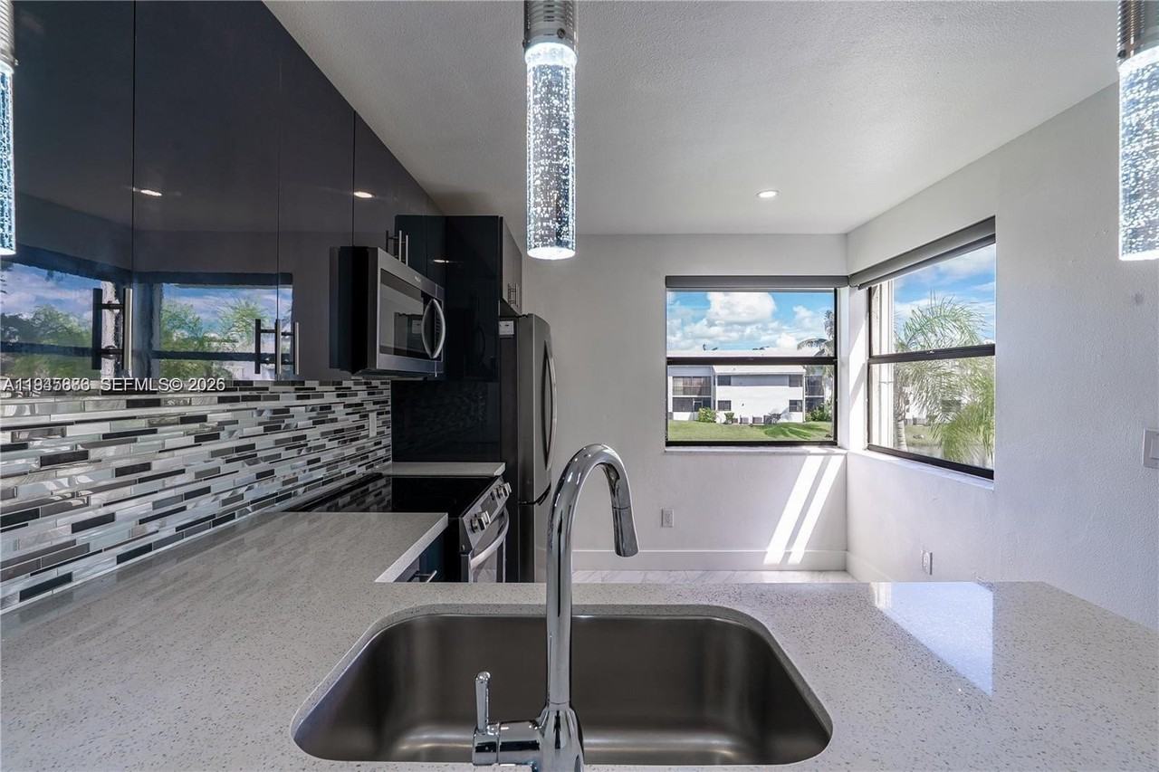 1031 Adams Ave #1031I - Photo 3 of 31