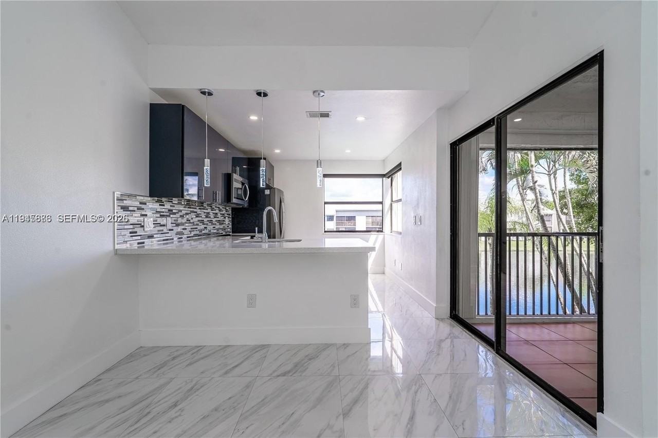 1031 Adams Ave #1031I - Photo 4 of 31