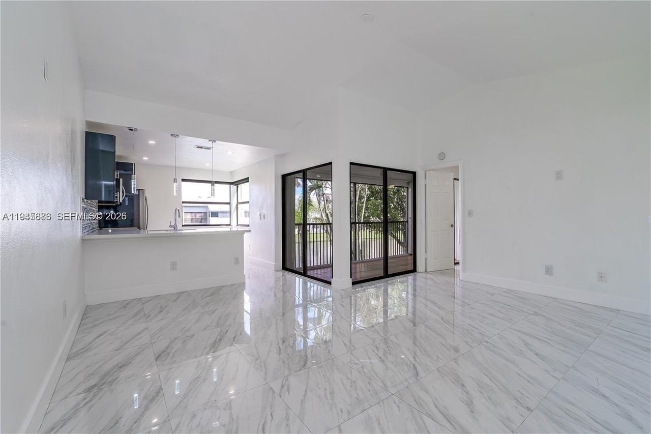 1031 Adams Ave #1031I - Photo 5 of 31