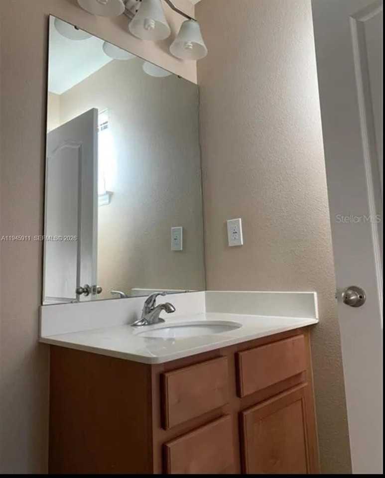 11016 Tahiti Isle Ln #11016 - Photo 4 of 40