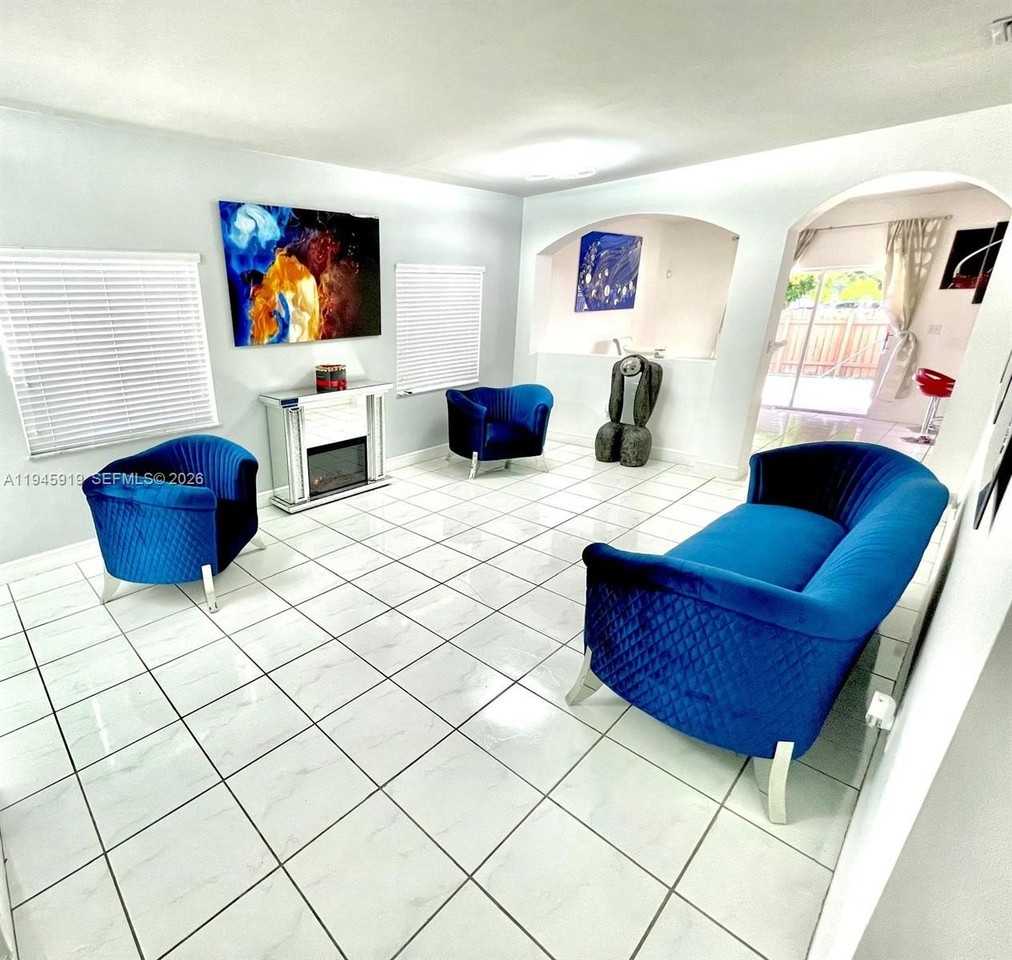 690 E 6th Pl - Photo 5 of 18