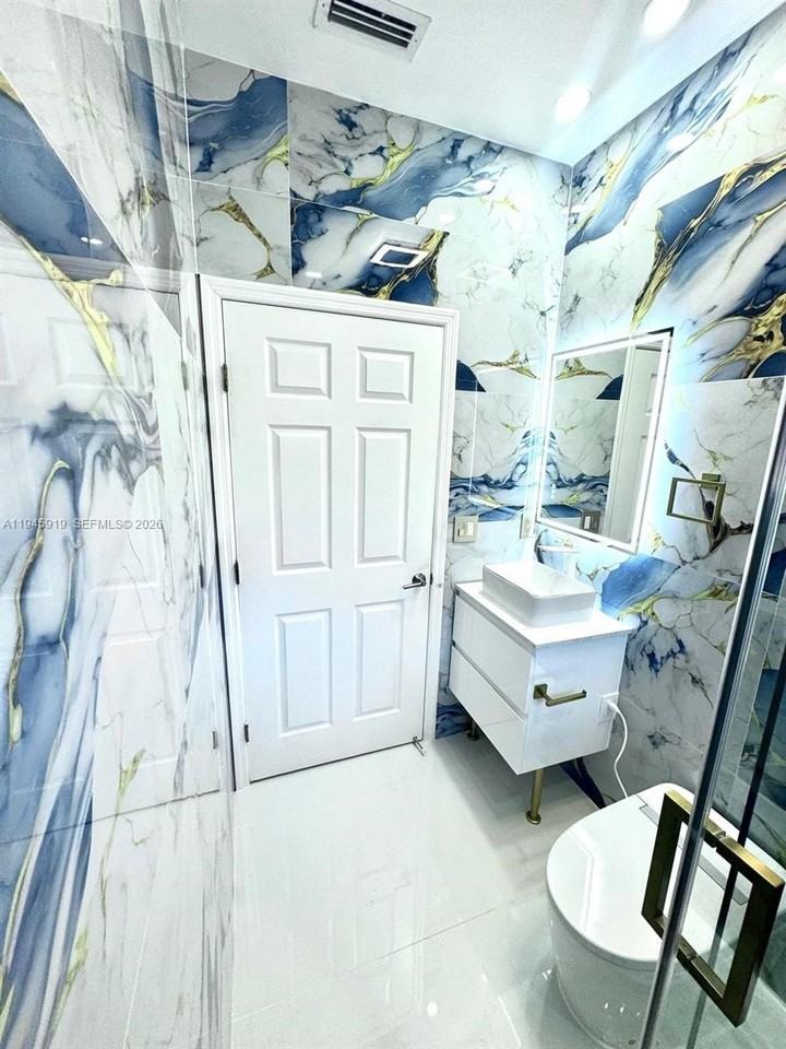 690 E 6th Pl - Photo 7 of 18