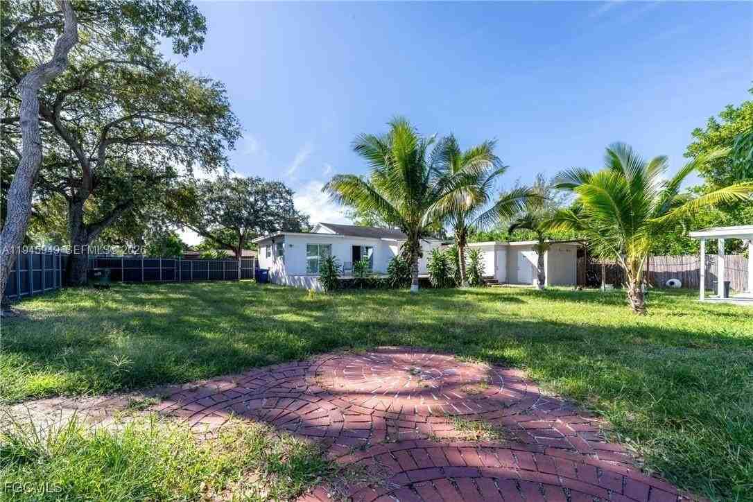 947 Ne 149th St #1 - Photo 6 of 10