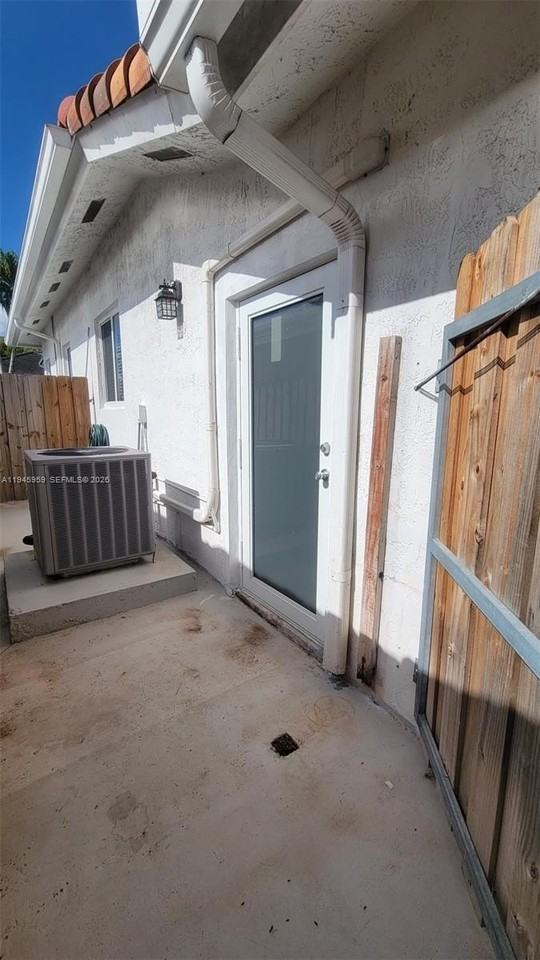 10172 Sw 159th Ave - Photo 2 of 10