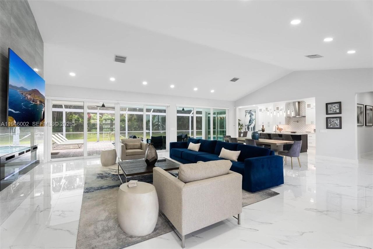 17 Surrey Rd - Photo 7 of 43