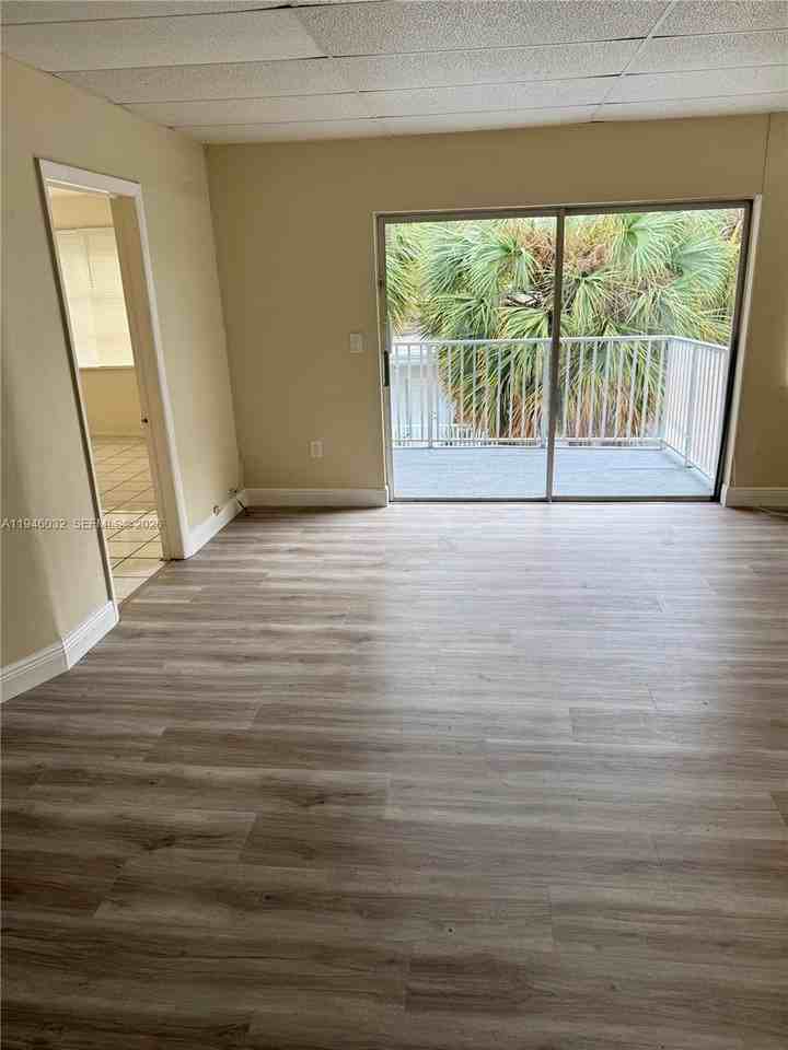 9390 E Bay Harbor Dr #10 - Photo 3 of 12