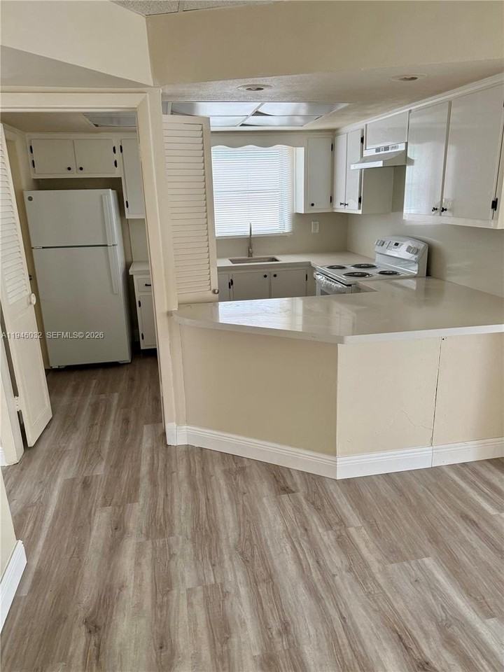 9390 E Bay Harbor Dr #10 - Photo 5 of 12