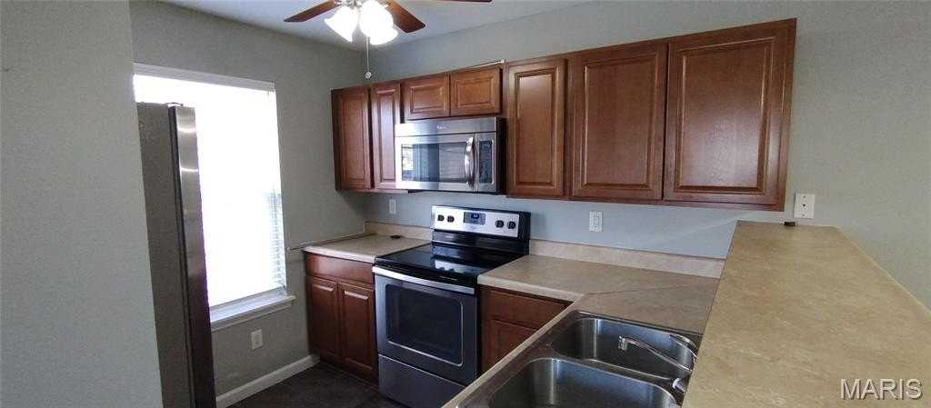 1201 Spring Creek Ln - Photo 5 of 18