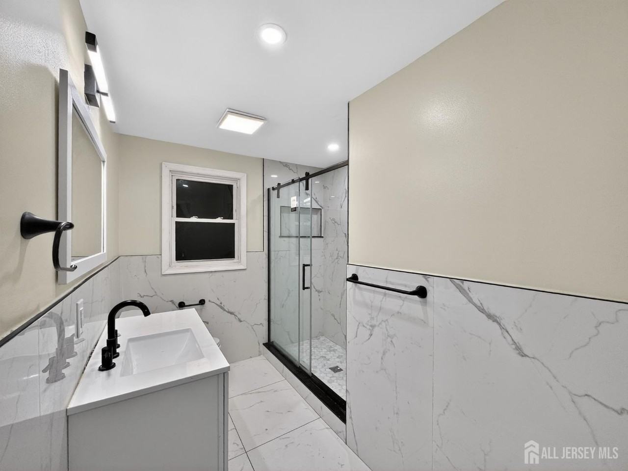 1154 Roosevelt Ave #2 - Photo 3 of 7