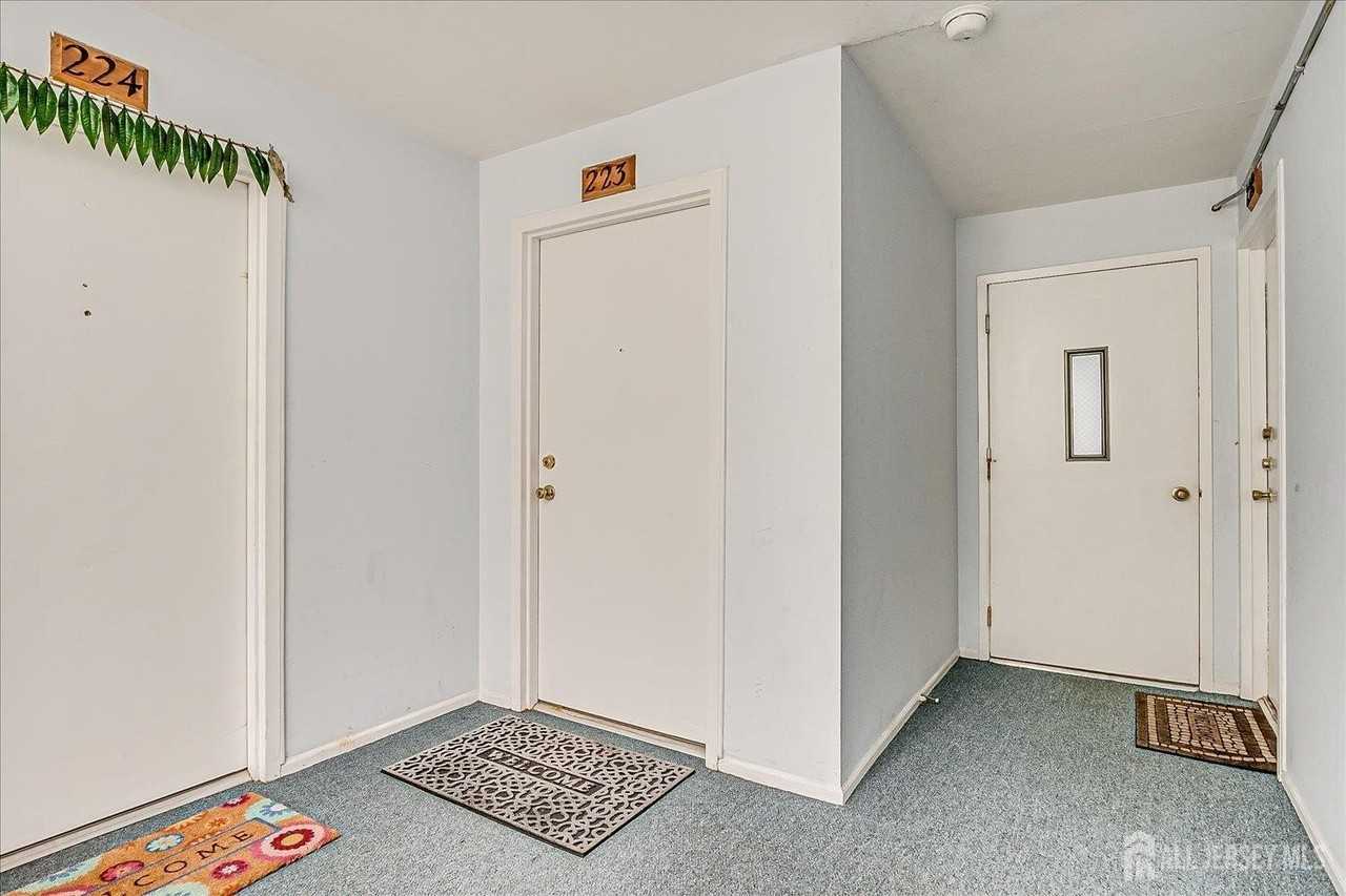 223 Edison Glen Ter - Photo 5 of 28