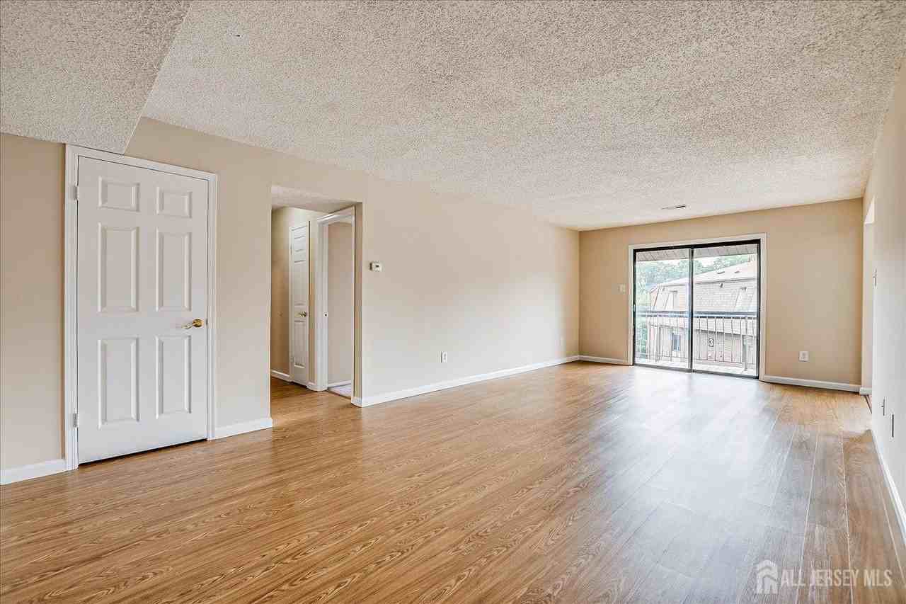 223 Edison Glen Ter - Photo 6 of 28