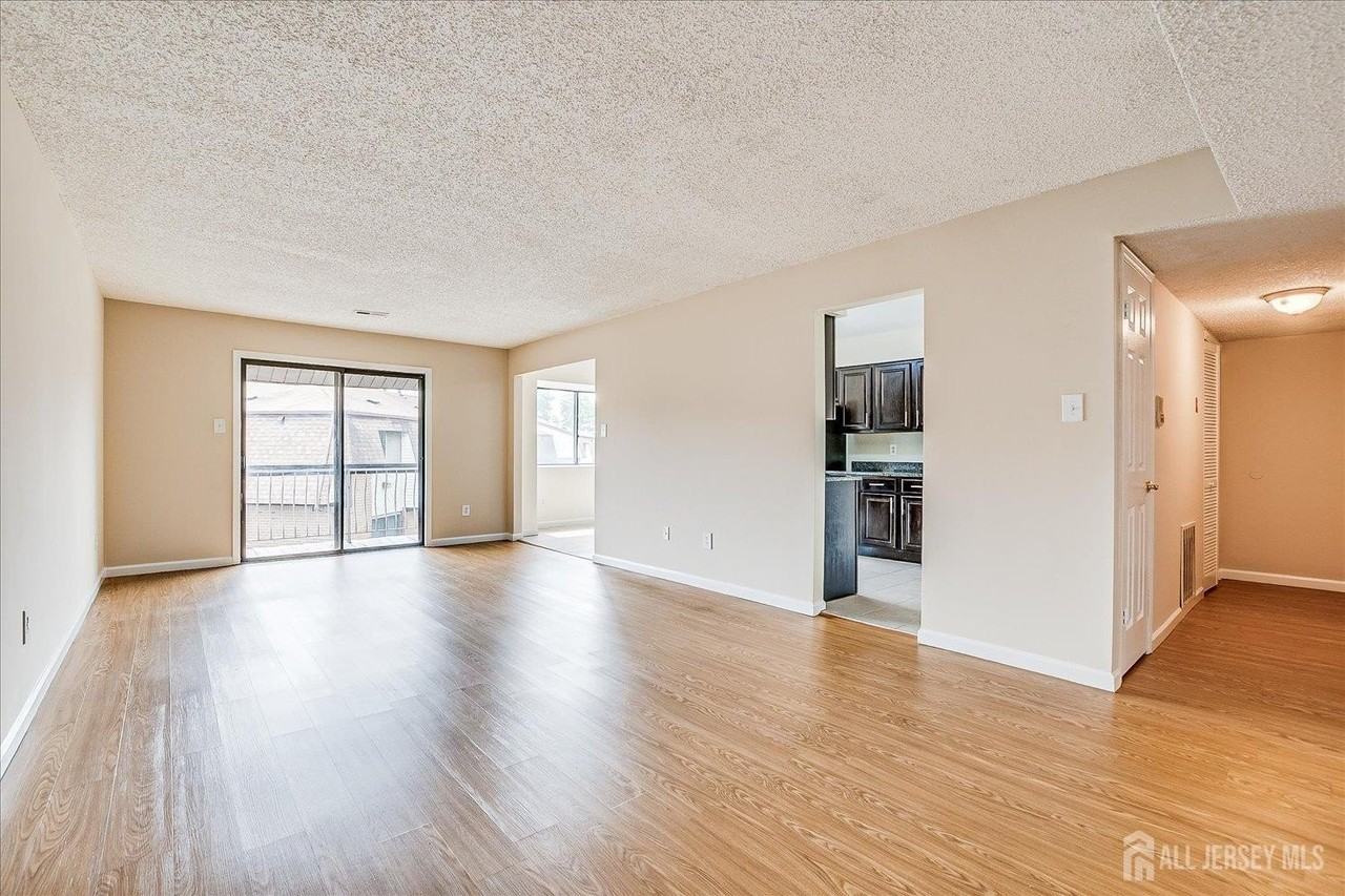 223 Edison Glen Ter - Photo 7 of 28