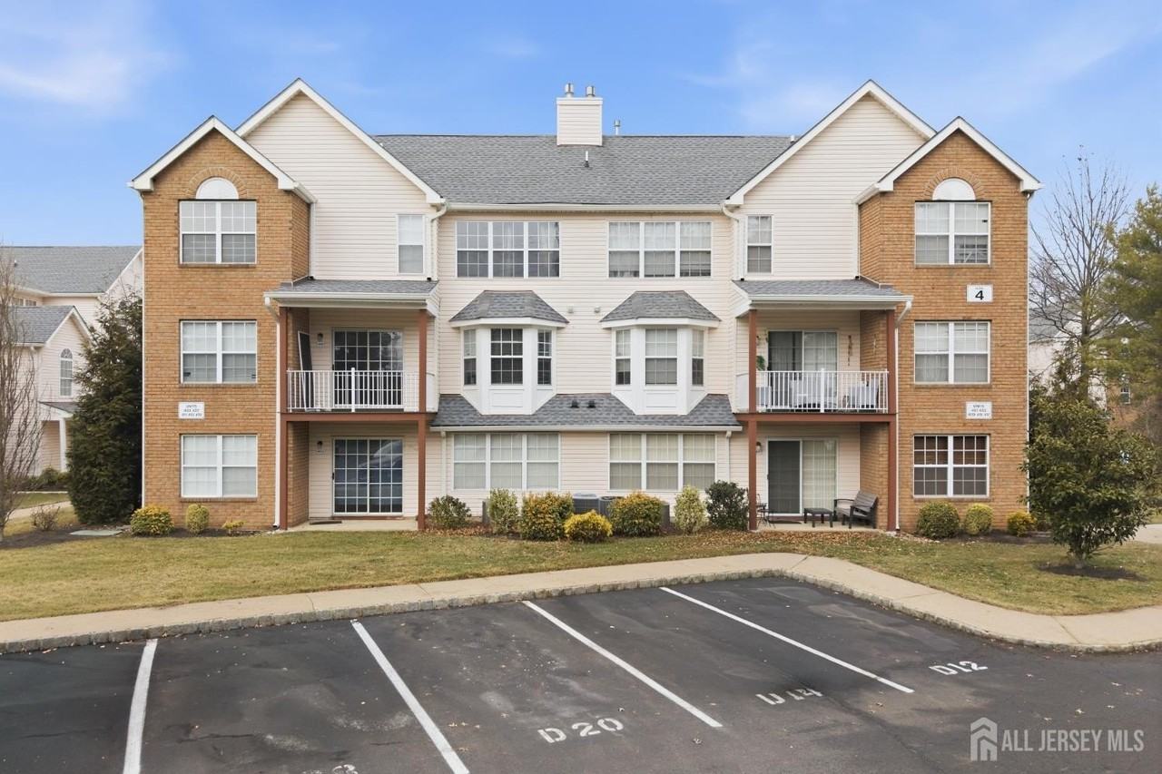 405 Plymouth Rd - Photo 2 of 26